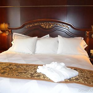 King Suite Whirlpool Non-Smoking